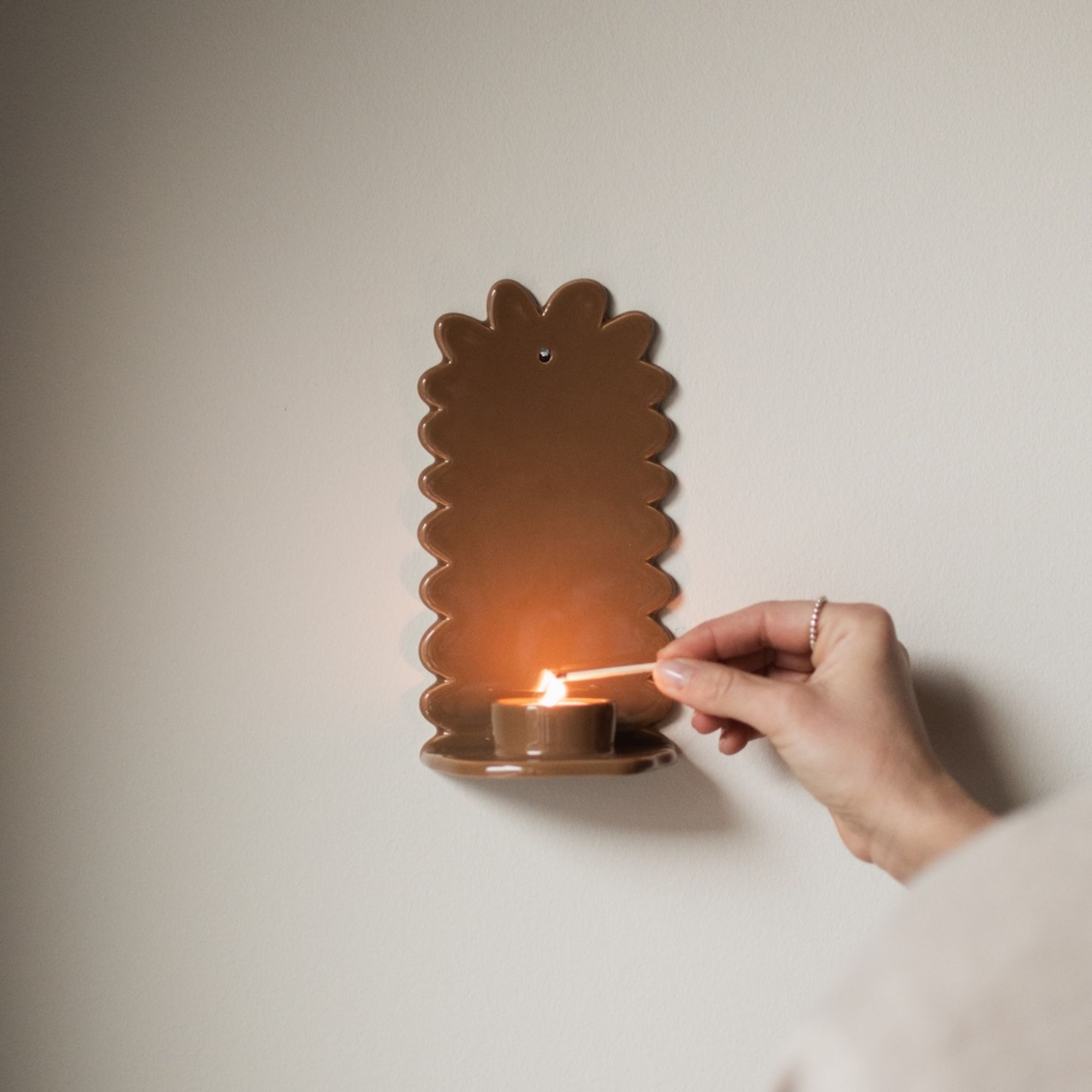 Wandkerzenhalter Flowery Wall Candle groß  - Shiny Nougat