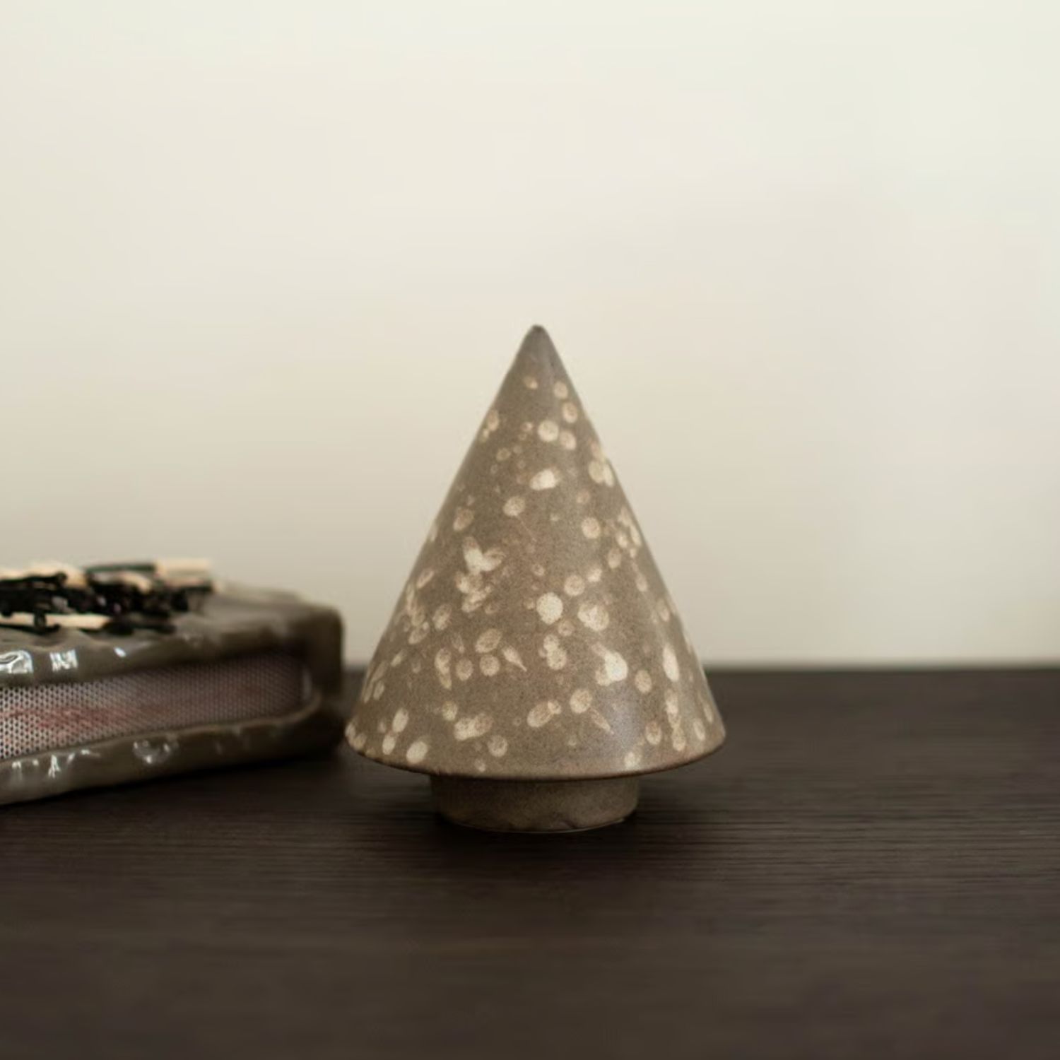 Tannenbaum Peak - Braun dots